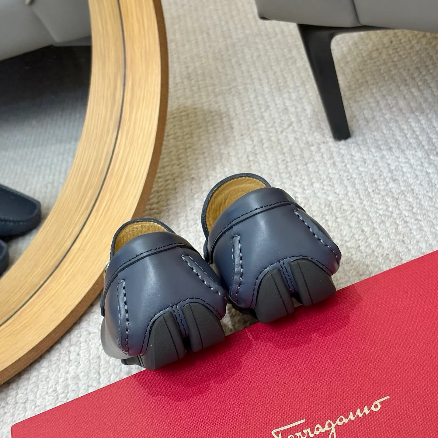 Men's men's shoes 💰420 (Yangli) Ferragamo 〰Ferragamo 2⃣️0⃣️2⃣️5️⃣ New series 👊🏻 Upper 🇮🇹 Italian imported calfskin, original outsole molding. Water-dyed sheepskin lining. The identity of every successful man is set off, and the upper and lower shoes are elegant and stable🚶🏻🚶🏻The high-end custom counter original replica is an eternal classic🔍️Number of codes: 38-46 with counter packaging